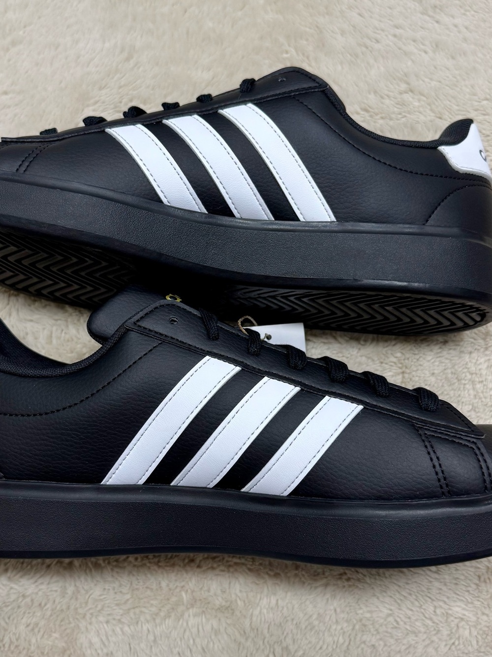Adidas Black and White Cloudfoam Grand Court 2.0 Men’s Size 11 - Picture 2 of 9